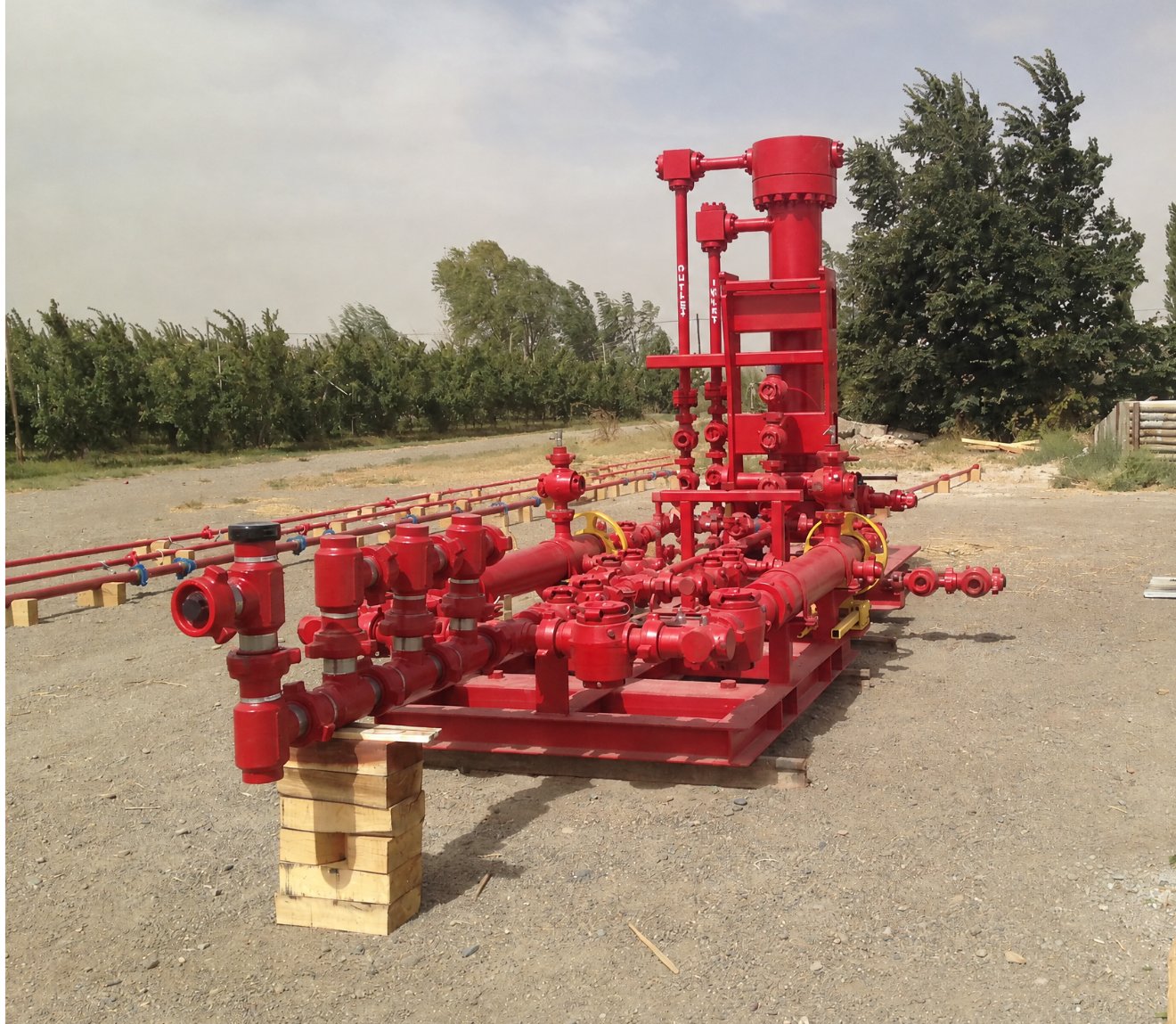 FPDO manifold with plug catcher on a skid